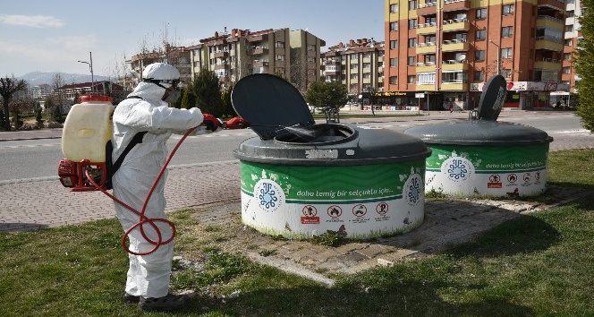 Selçuklu Belediyesi dezenfekte çalışmalarına aralıksız devam ediyor