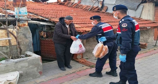 Hisarcık’ta 65 yaş üzeri köylülerin alışverişini Jandarma yapıyor
