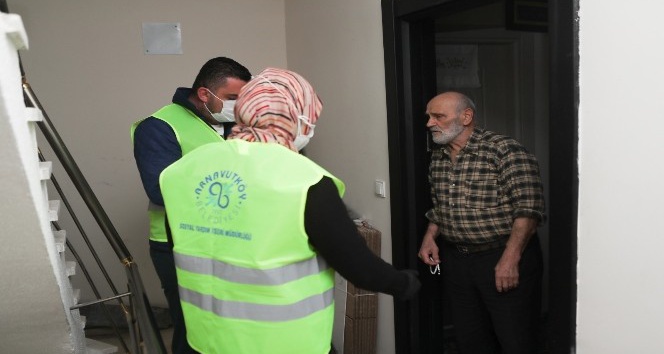 Arnavutköy Belediyesi yaşlı ve hastaları yalnız bırakmadı