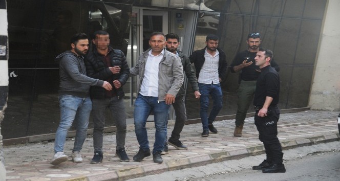 Cizre’de intihar girişiminde bulunan genci polis ikna etti