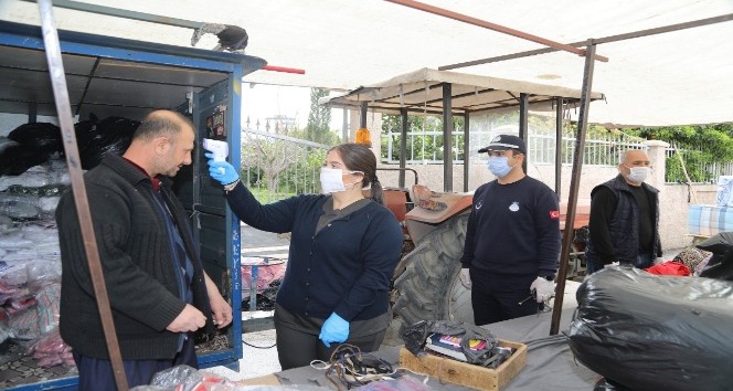 Semt pazarlarında koronaya karşı ateş ölçümü