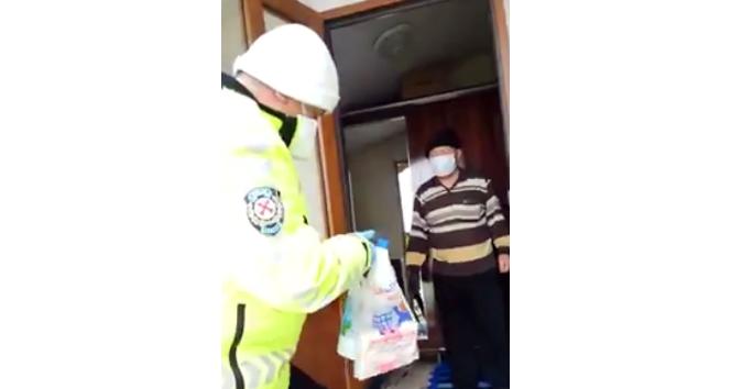 Evden çıkamayan Kıbrıs Gazisinin market alışverişini polis yaptı