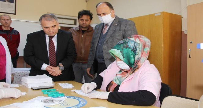 Kaymakam Duru maske üretim atölyesini ziyaret etti