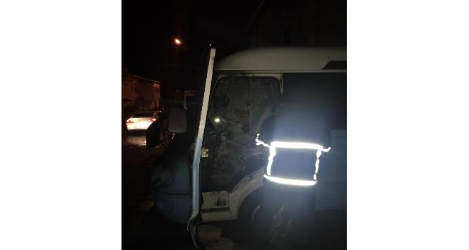 Keşan’da gece yarısı korkutan araç yangını