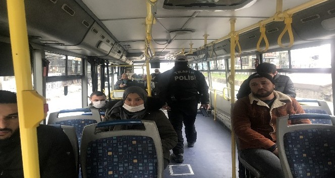 İstanbul’da trafik polisleri halk otobüslerini denetledi