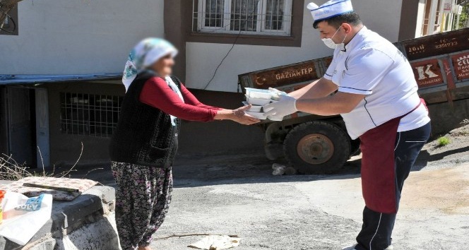 Şahinbey’de 65 yaş üstü ihtiyaç sahiplerine yemek desteği