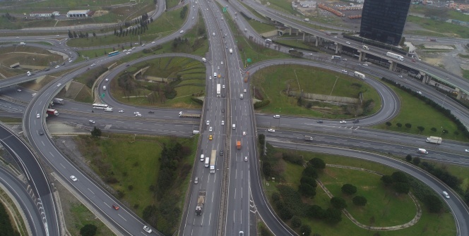 İstanbul'da trafiğin en yoğun olduğu cuma güne yollar boş kaldı