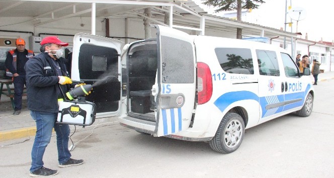 Karaman’da polis araçları korona virüsüne karşı dezenfekte edildi