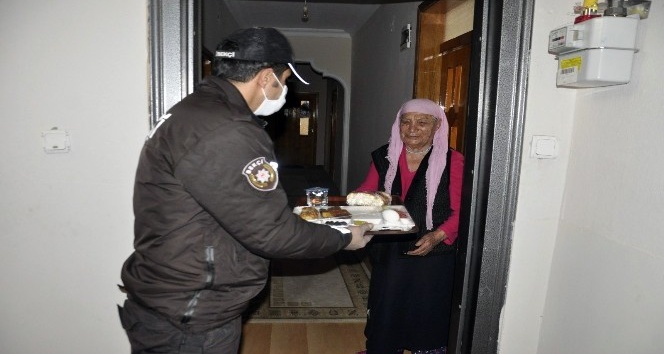 Tunceli’de 65 yaş üstü vatandaşların evlerine kahvaltı servisi