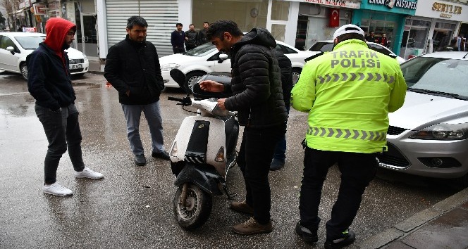 Aksaray’da otomobil motosiklete çarptı: 1 yaralı