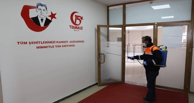 Mazıdağı’nda kamu kurumları dezenfekte edildi