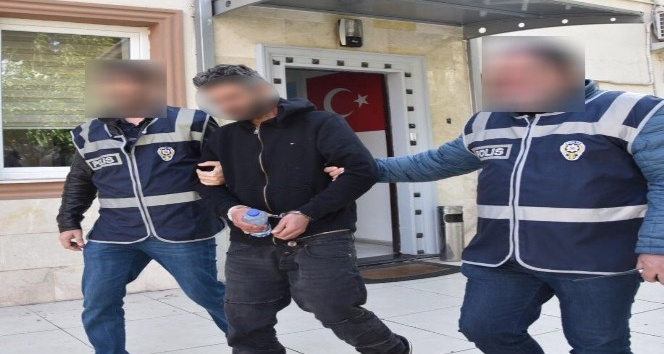 Antalya’da ticari taksilerin içindeki paraları alan şüpheli yakalandı