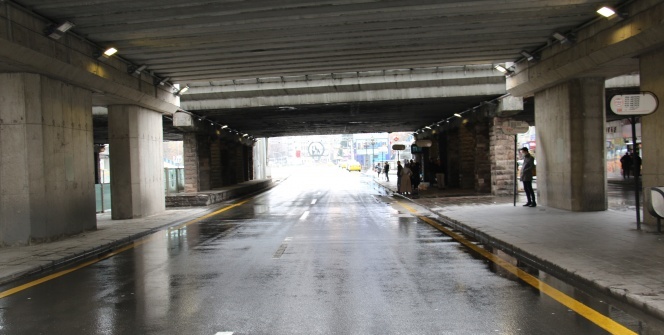 Ankara’da korona etkisi: Meydan, cadde, sokak ve parklar boş kaldı