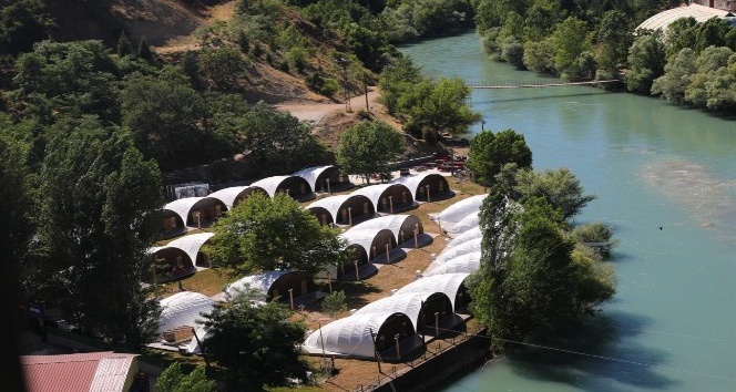 Turkiyenin ilk çadır kamp oteli sağlık çalışanlarına tahsis edildi