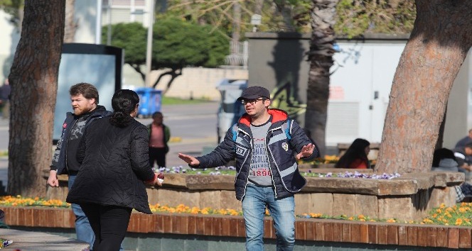 Antalya’da vatandaş park yasağına rağmen polisi bıktırdı