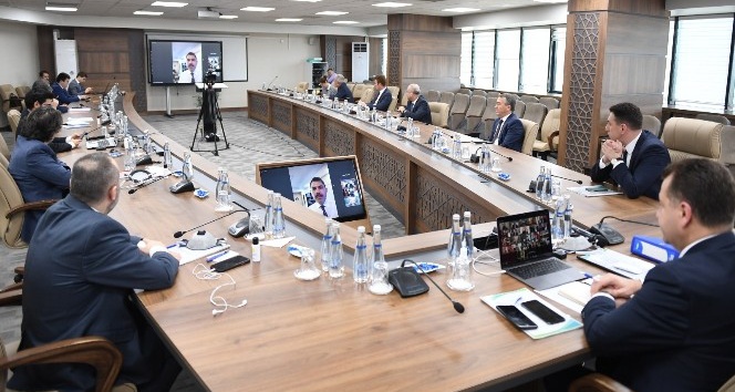 Balıkesir’de belediye başkanlarından Bakan Kurum’un da katılımı ile telekonferans