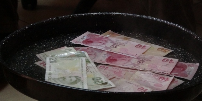 Korona virüse Karadeniz usulü çözüm: 'Paraları 100 derecede kaynatıyor'