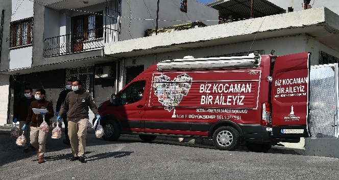 İzmir’de ihtiyaç sahiplerine çorba ve ekmek