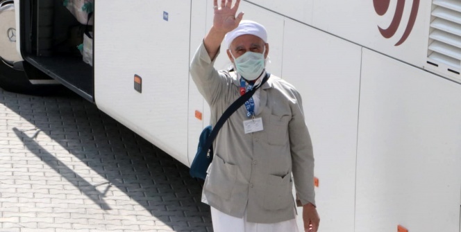 Karantina süresi biten umreciler evlerine dönüyor