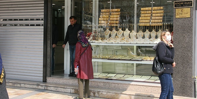 Altın fiyatları yükselince, kuyumcular iş yerlerini açmaya başladı