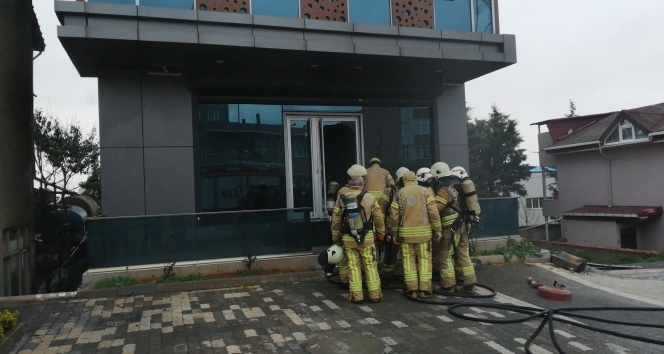 Sancaktepe&#039;de iş yerinde korkutan yangın