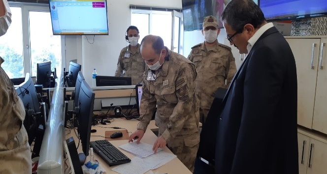 Giresun Valisi ALO 156 Jandarma çağrı merkezinde incelemelerde bulundu