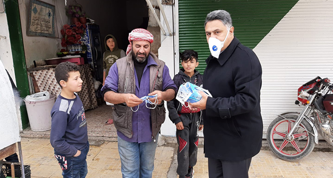 Barış Pınarı bölgesi esnafına maske ve eldiven