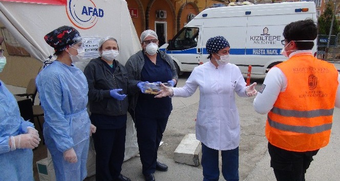 Gönül Elçileri sağlık çalışanlarını unutmadı