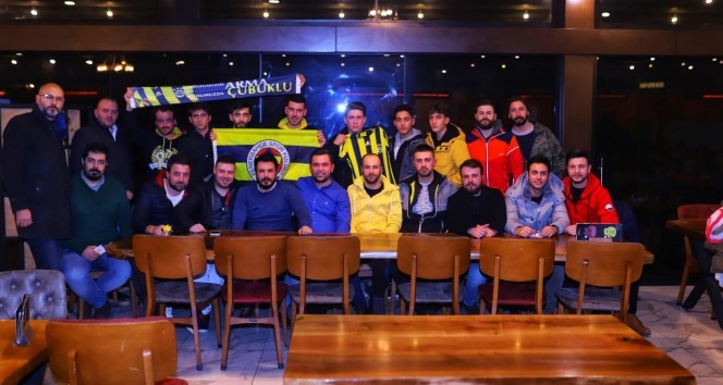 Genç Fenerbahçeliler Taraftar Grubu’ndan 300 aileye erzak yardımı