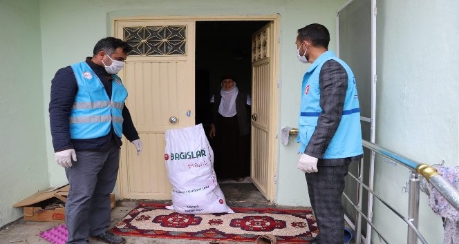 Mazıdağı Müftülüğü 65 yaş ve üstü vatandaşları yalnız bırakmıyor
