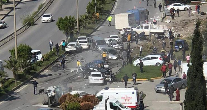 İskenderun&#039;da feci kaza: 5 ölü, 23 yaralı