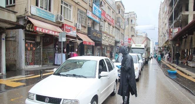 Sağanak yağmur nedeniyle vatandaşlar “evde kaldı”