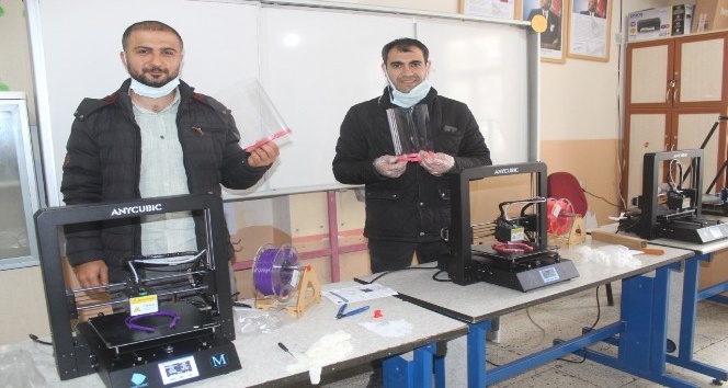 Iğdır’da yüz koruyucu maska üretimi