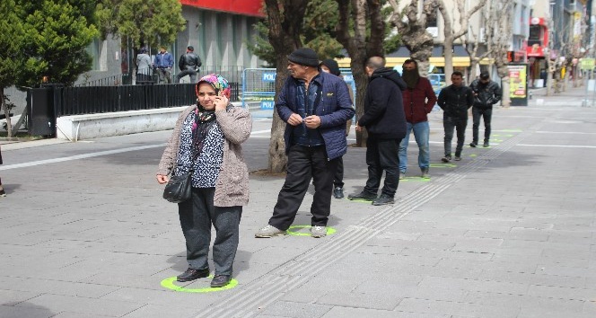 Tedbirler işe yardı, PTT önünde yoğunluk azaldı