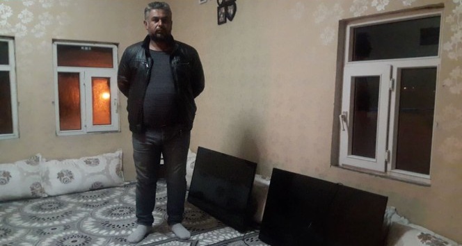 Mazıdağı’nda evin damına yıldırım düştü