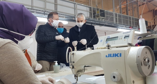 Kocaeli’de belediye üretimhaneleri günlük 17 bin maske üretiyor