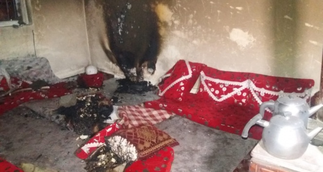 Sobadan çıkan yangın 4 kişilik aileyi evsiz bıraktı