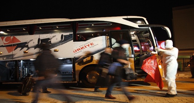 Fransa’dan getirilen 143 kişi yurtta karantinaya alındı