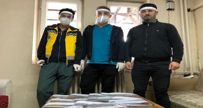 Beytüşşebap’ta sağlık çalışanları için yüz koruyucu siper üretiliyor