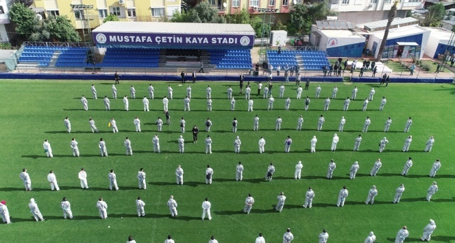 Antalya’da 250 kişilik yıkanabilir maske dağıtım ordusu