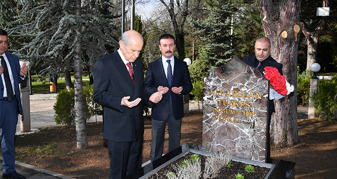 MHP lideri Bahçeli, vefatının 23. yılında Merhum Türkeş&#039;in Anıtmezarını ziyaret etti