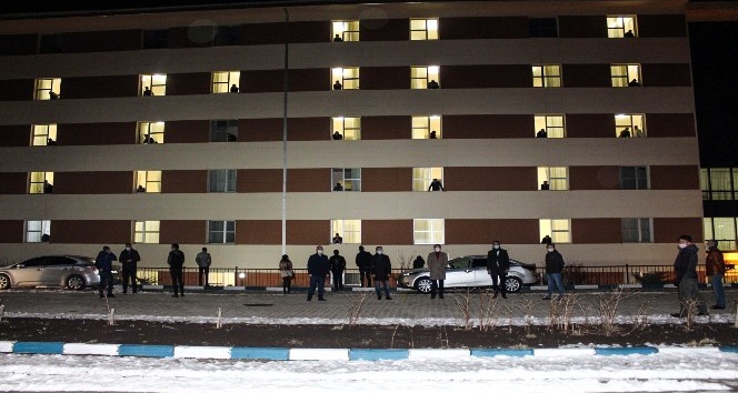 Korona virüs nedeniyle yurtlarda kalan cezaevi personeline alkışlı destek
