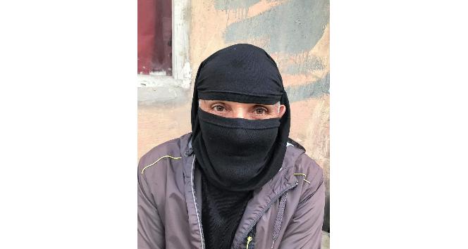 Satın aldığı iç çamaşırdan maske yaptı