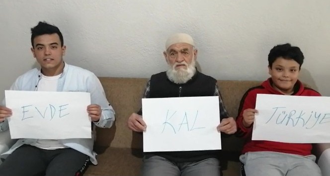 Dede ve torunlardan ’evde kal’ çağrısı