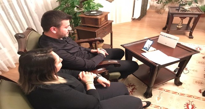 Ürgüp Belediyesinin Sevcan Orhan ‘Evde kal’ konserini binlerce kişi izledi