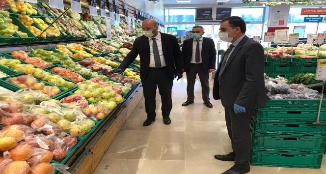 Zabıta ekipleri, bakkal, marketlerde maske ve hijyen denetimi yapıyor