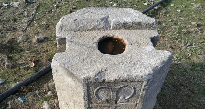 Roma dönemine ait taş sütunu jandarmaya satmaya kalkıştı