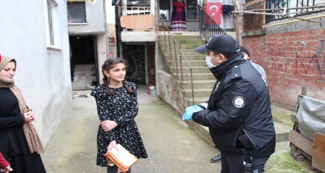 Kumbarasında biriktirdiği parayı kampanyaya bağışladı