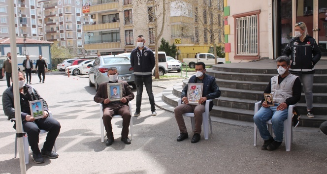 HDP önündeki ailelerin evlat nöbeti 218&#039;inci gününde