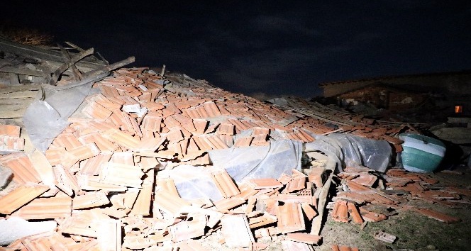 Yozgat’ta mandıra çöktü: 6 hayvan telef oldu